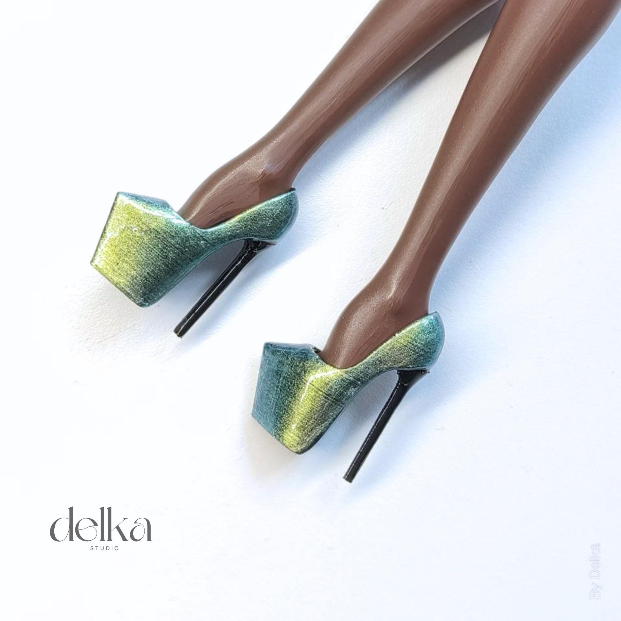 Galaxy-colored platform shoes for 1/6-scale fashion dolls, a gift for doll collectors