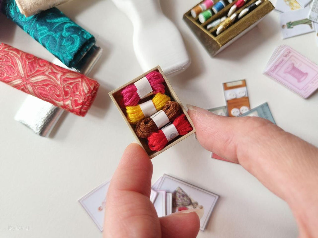 Set of small sewing items for dollhouses, vintage accessories in 1/12 scale