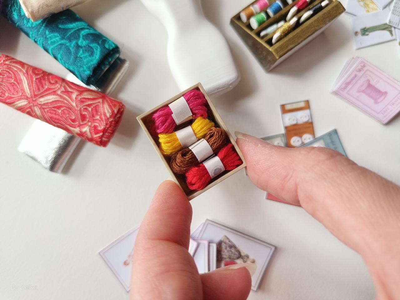 Set of small sewing items for dollhouses, vintage accessories in 1/12 scale